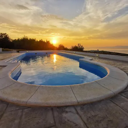 Tonka Villa *